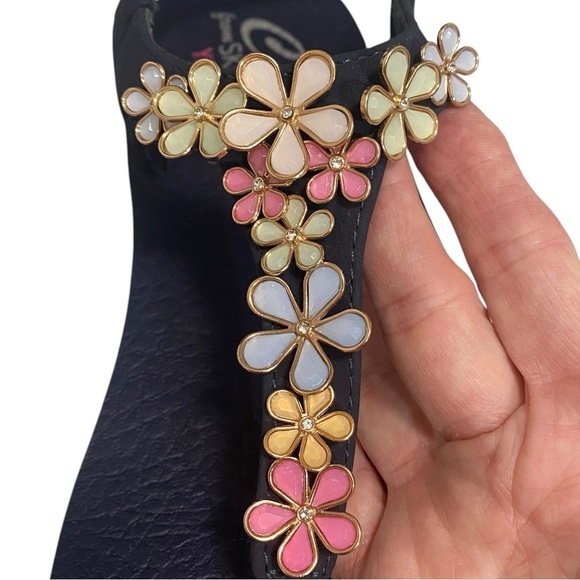 CALI FROM SKECHERS - SIZE 10 - YOGA FOAM - NAVY BLUE FLORAL DETAIL ON T-STRAP S2 - Picture 6 of 6